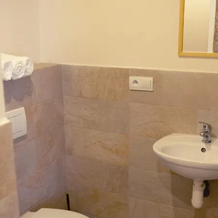 Lejlighed Fully Equipped 1 Bedroom Near The Center
